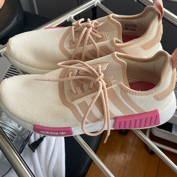 Addidas running shoes like new only worn once - Picture 1 of 3